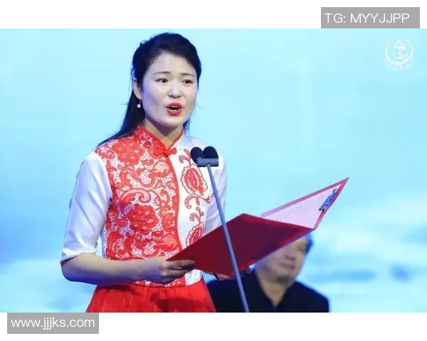 赵娜独家揭秘足球技巧与心得分享助你提升球技与战术理解